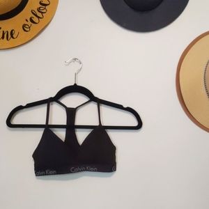 CALVIN KLEIN- plain black bralette/ sports bra- π€
